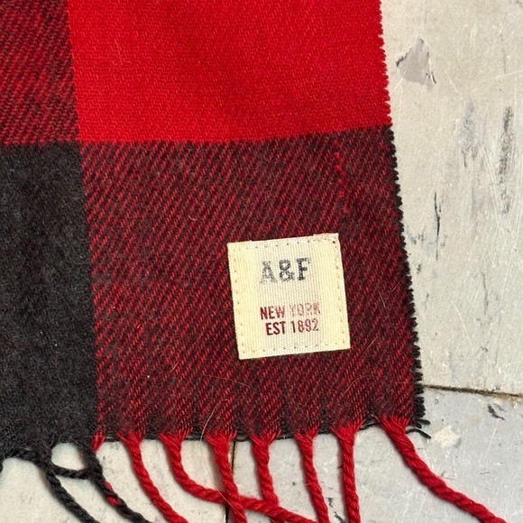 NWT Abercrombie & Fitch Buffalo Plaid Scarf Red/Black (unisex) - Picture 8 of 8
